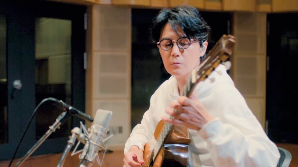 福山雅治、温かくも切ないメロディのギター楽曲『Walking with you』を製作／日本生命WEBムービー＋インタビュー＋メイキング