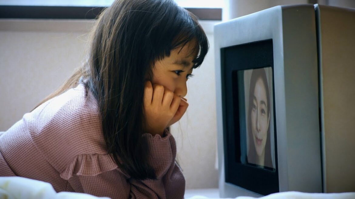 浅田芭路、この世を去った母が映るハコと語る／映画『あみはおばけ』特報