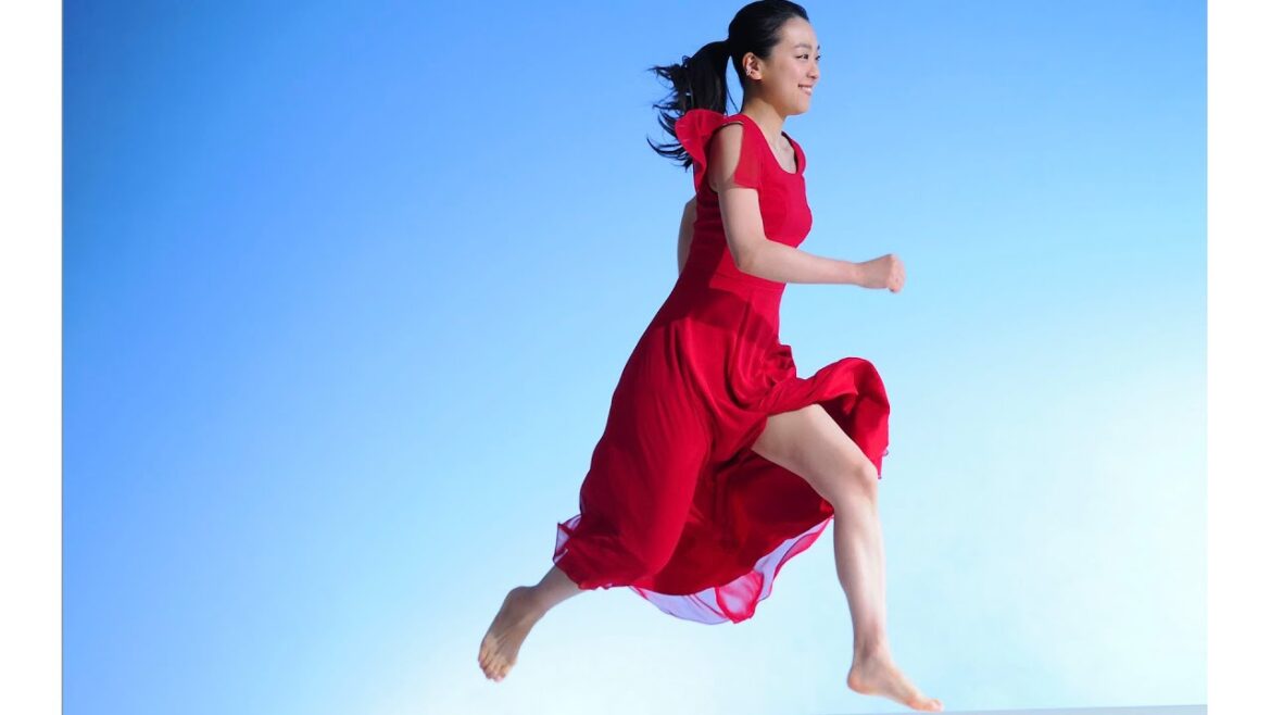 浅田真央、美脚あらわに階段を駆け上がる！キューサイ「ひざサポートコラーゲン」CM＋インタビュー＋メイキング