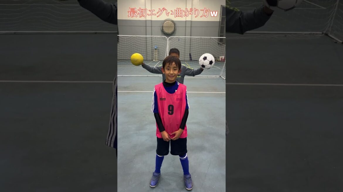 白いボールと黄色いボール。君ならどっちを蹴りたいかな？