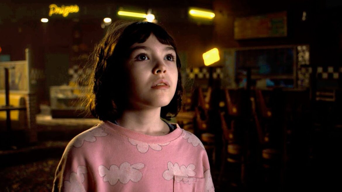 一度見たら忘れない、不気味な機械仕掛けのマスコット／映画『ファイブ・ナイツ・アット・フレディーズ』特別映像