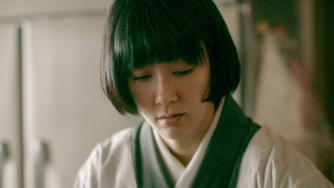 水川あさみ、旦那と別居中の女将であり母親／三宅朱莉主演『霧の淵』予告編