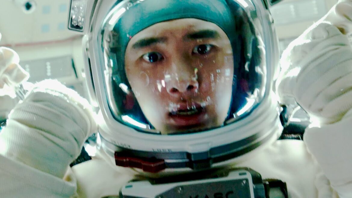 ド・ギョンス(EXO)、たった1人で月から帰還する難役に手応え/映画『THE MOON』新メイキング映像 ド・ギョンス(EXO)、たった1人で月から帰還する難役に手応え/映画『THE MOON』新メイキング映像