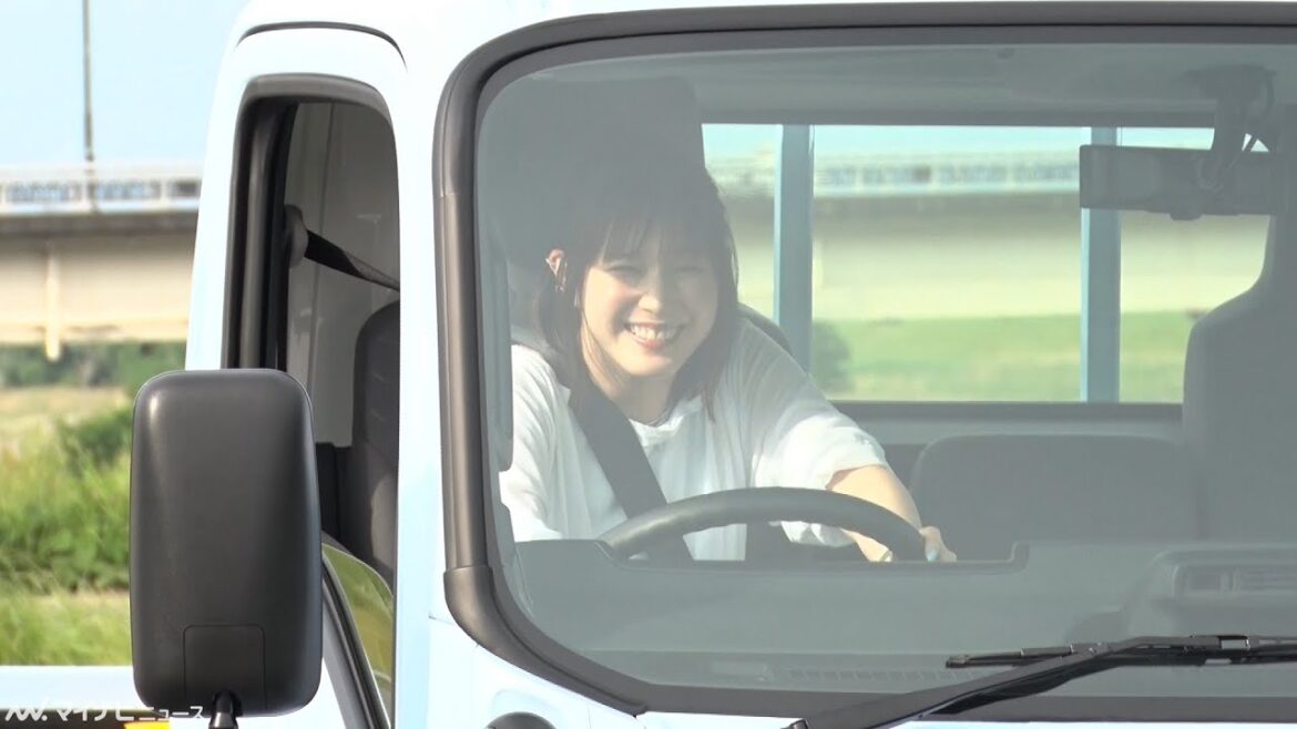 本田翼、NGテイク出し可愛く「バレた(笑)？」　いすゞ自動車『ELFmio』新CMメイキング映像公開