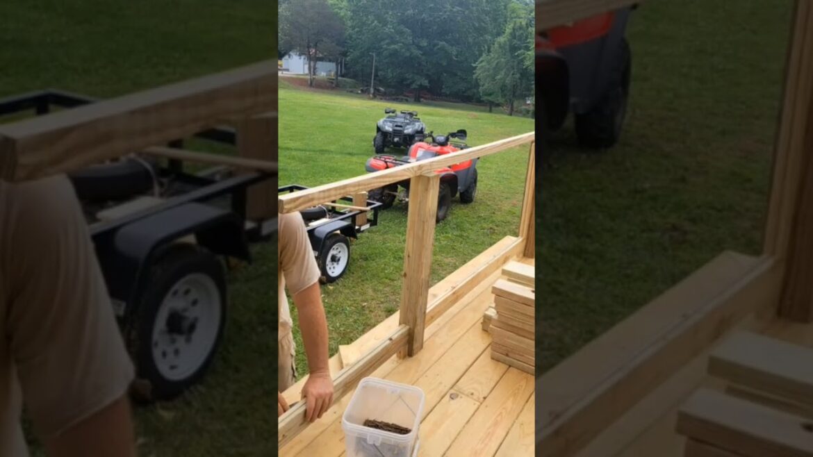 D.I.Y  FeNce PAnel DeCk RAiL aNd GAte #shorts #shortvideo #diy# howto #deckprofile