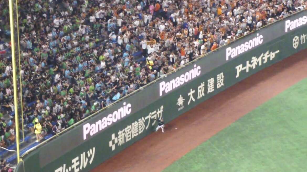 巨人 坂本勇人 フェンス直撃のツーベースヒット　巨人 vs ヤクルト　2024年8月3日(土) 東京ドーム