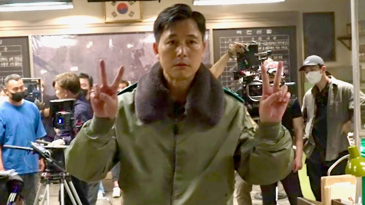 チョン・ウソン、ファン・ジョンミンら軍人たちの撮影風景を紹介！映画『ソウルの春』メイキング映像