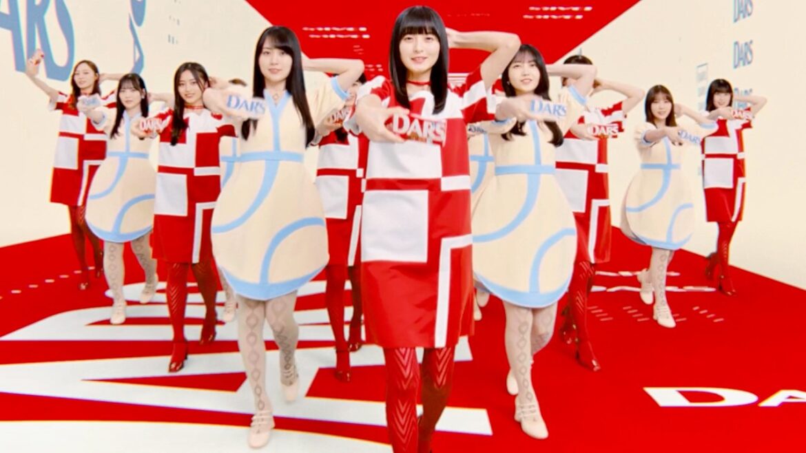 乃木坂46、赤と白に分かれてスタイリッシュなウォーキングダンス！森永ダース CM
