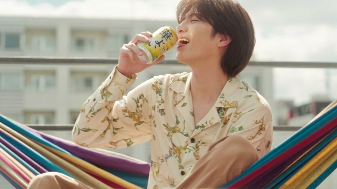 志尊淳、リアルな宅飲みトークで自然体ないい顔に／キリン 華よい CM＋インタビュー＋メイキング