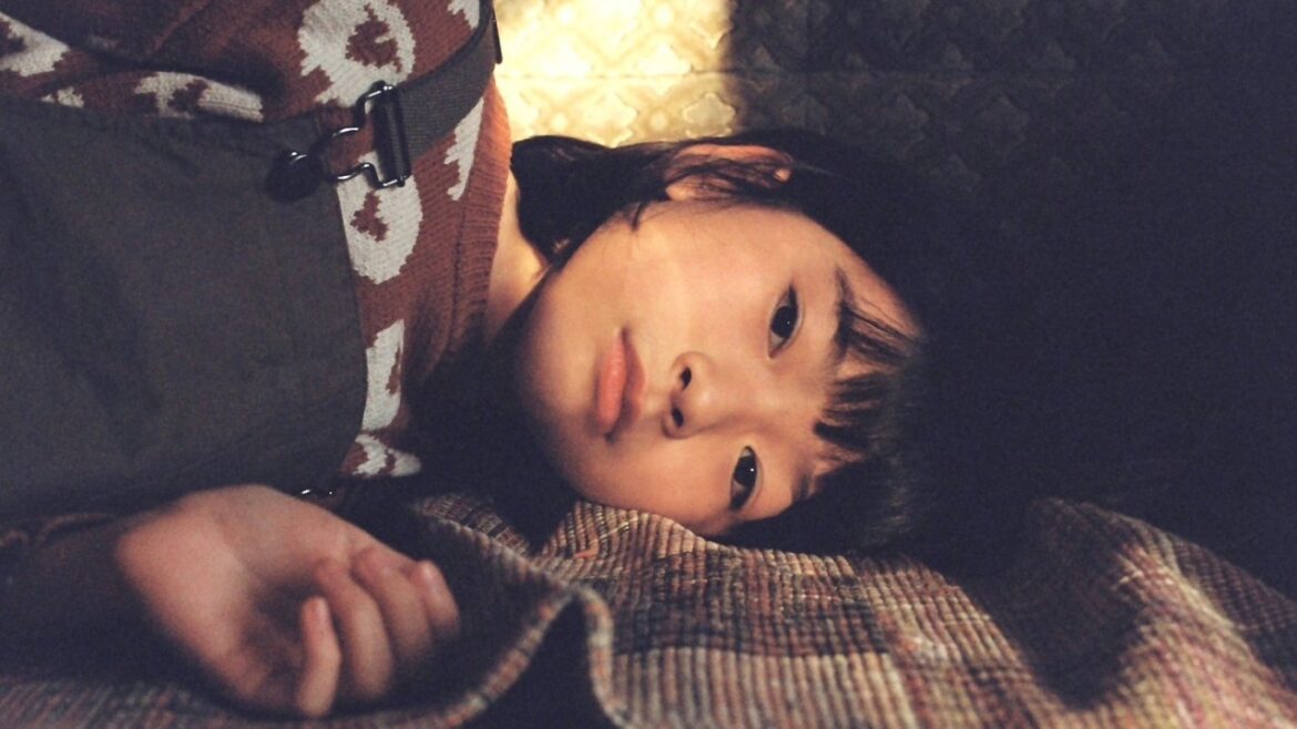 母を数年前に亡くした小学4年生の美咲…。ト書のみの脚本から誕生した映画『ふれる』予告編