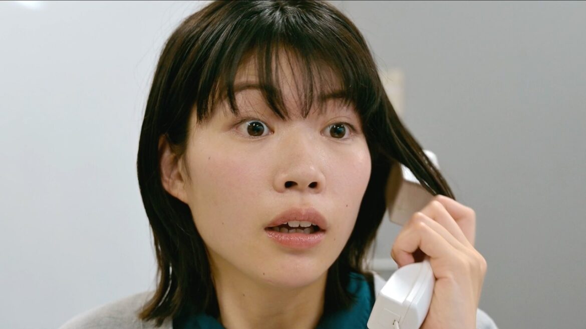 驚くとタイムスリップする特異体質なヒロイン／映画『タイムマシンガール』予告編