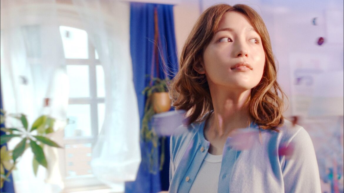 川口春奈、まだ見たことのない新しい世界へ！ NEC LAVIE SOL CM