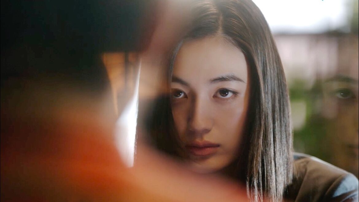 賀来賢人、ある事件から浮ぶ“謎の女”八木莉可子を追う／レバテック CM＋インタビュー