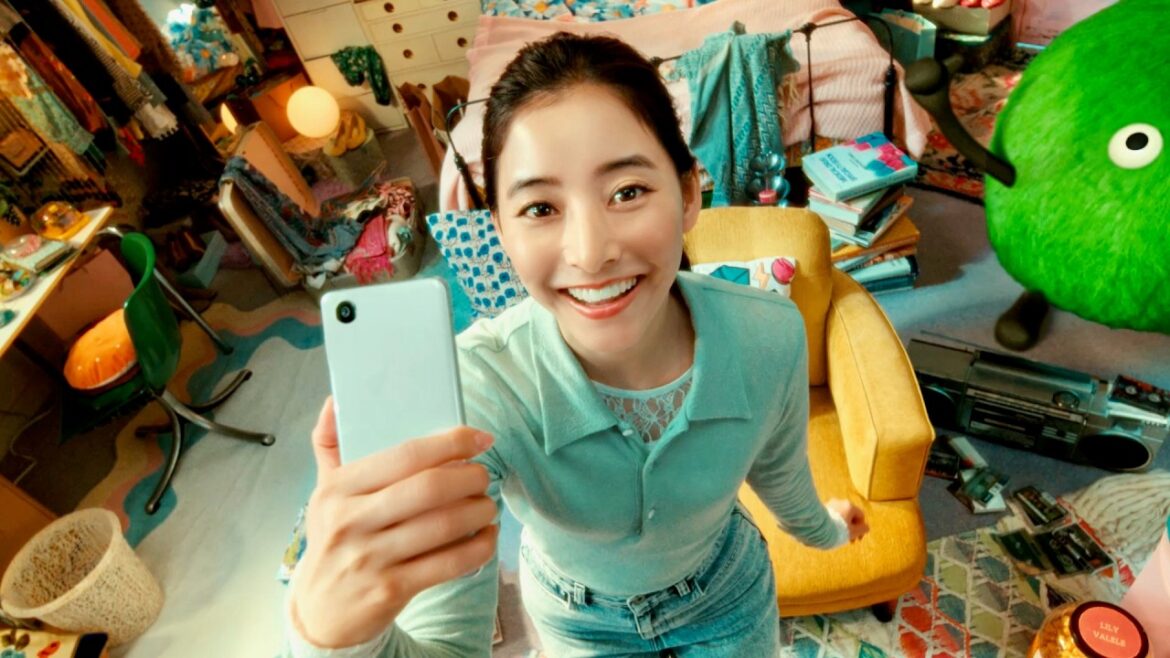 新木優子、SUUMO初登場！手のしぐさが魅力的なカメラワーク／SUUMO CM＋メイキング＋インタビュー