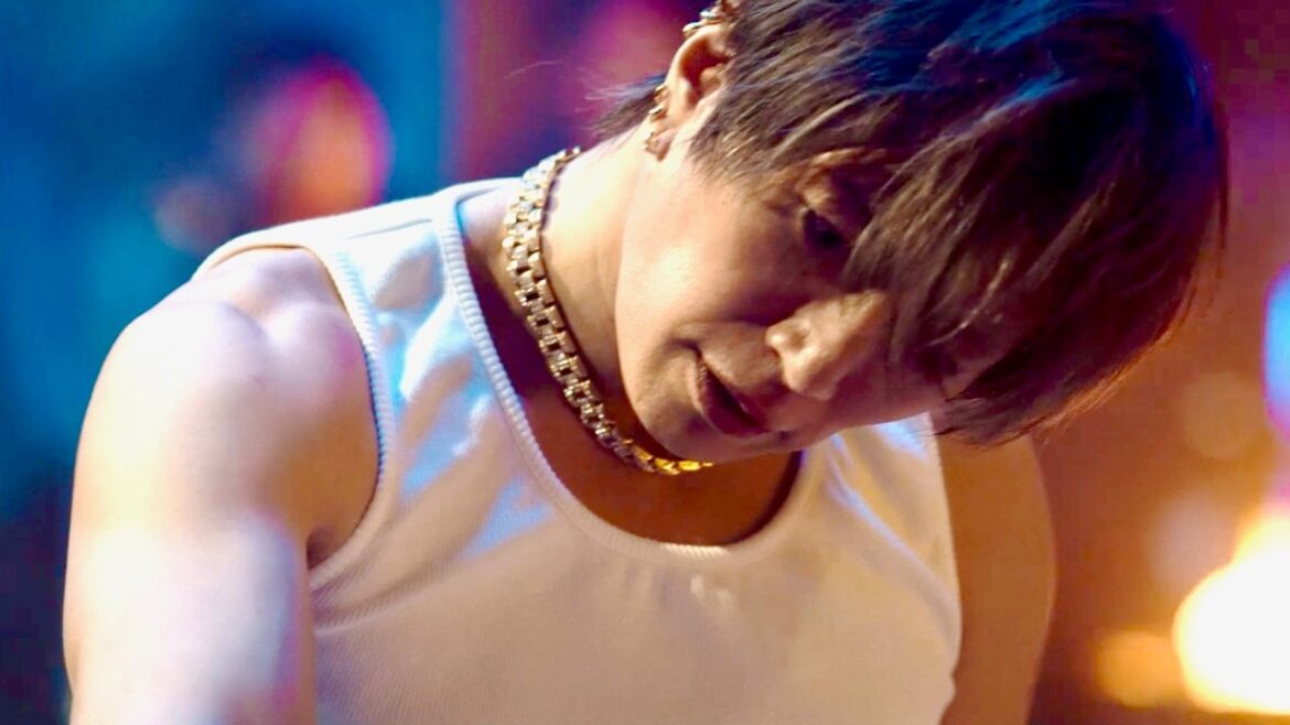 GACKT、屈強な肉体で重いパンチと蹴り！無慈悲なまでの強さが炸裂／映画『BLUE FIGHT』本編映像
