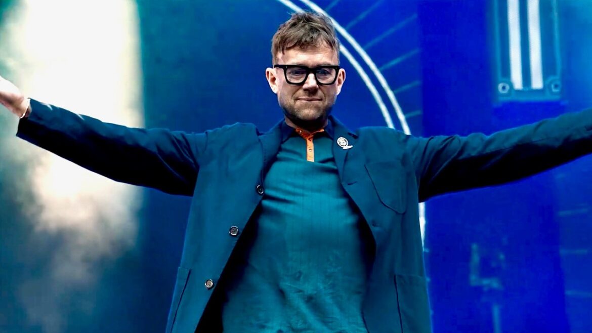 blur(ブラー)「The Debt Collector」をBGMにライヴ本番直前の様子／映画『blur：To The End／ブラー：トゥー・ジ・エンド』本編映像