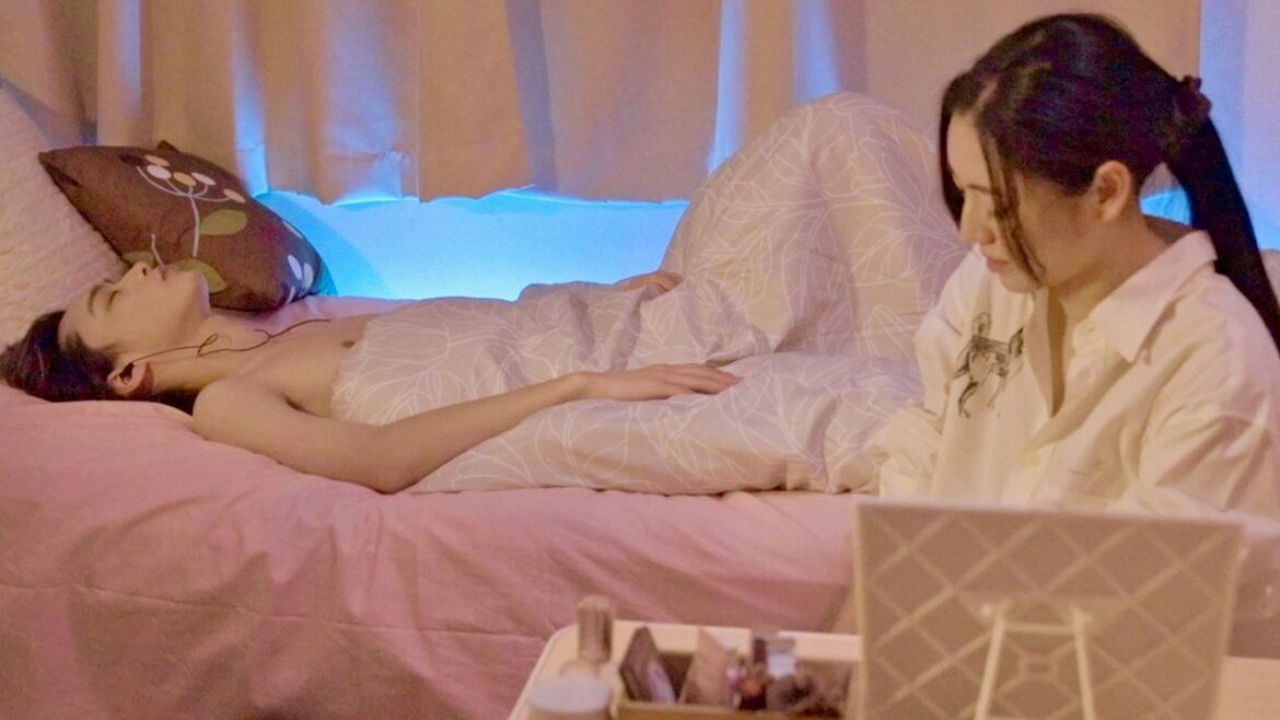 実験的シェアハウスでカップル動画を配信…ある夜「事件」が起きる/映画『パーフェクト・シェアハウス』予告編 実験的シェアハウスでカップル動画を配信…ある夜「事件」が起きる/映画『パーフェクト・シェアハウス』予告編