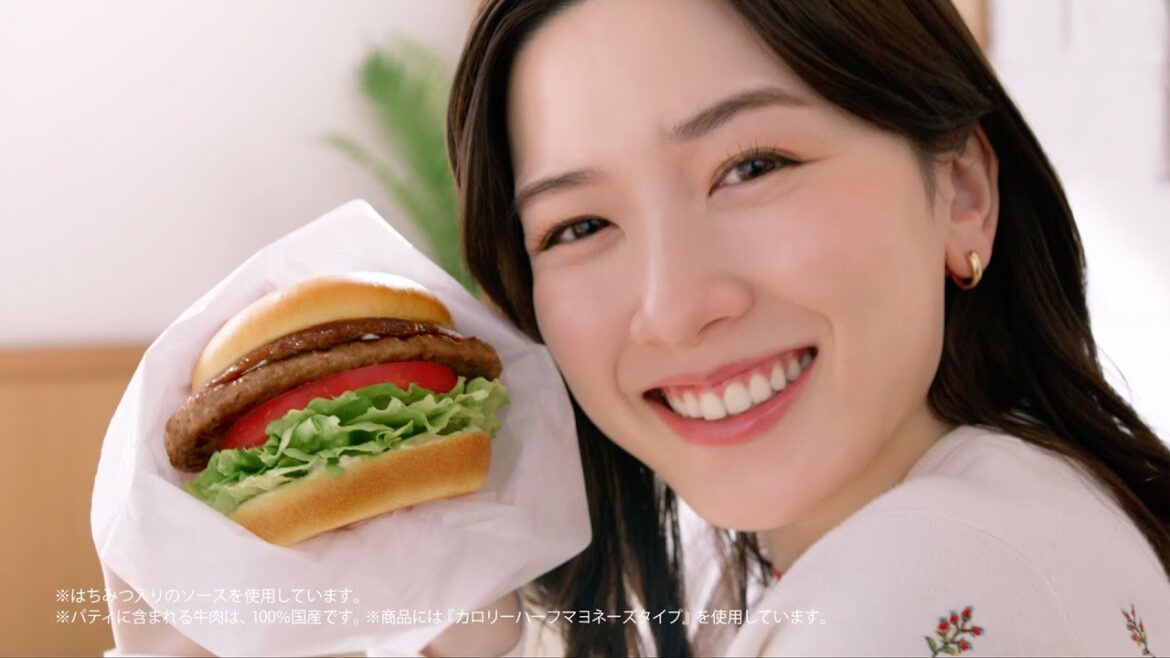 永野芽郁、カメラの急接近にドキドキ／モスバーガー CM＋インタビュー＋メイキング