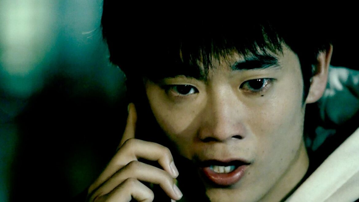 三浦獠太 映画初主演！浅川梨奈共演、騙し騙されるクライム・エンターテインメント映画『フェイクアウト！』予告編