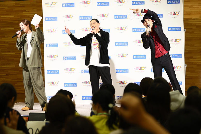 左から、浦田直也さん、TRFのSAMさん、木山裕策さん