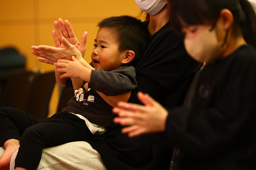 音楽の持つ力で子どもたちに笑顔を。アーティストが病院でライブを開催