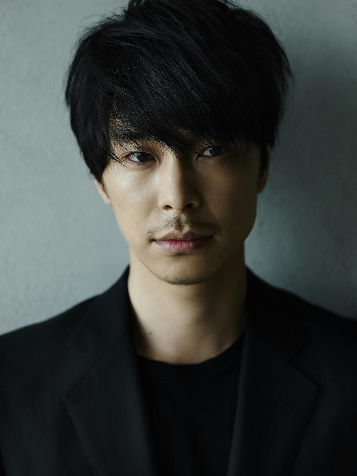 ガイアの夜明け 2025年4月リニューアル「新案内人」に俳優の長谷川博己が決定！「ナレーター」は俳優の田中哲司 | テレ東 リリ速（テレ東リリース最速情報）