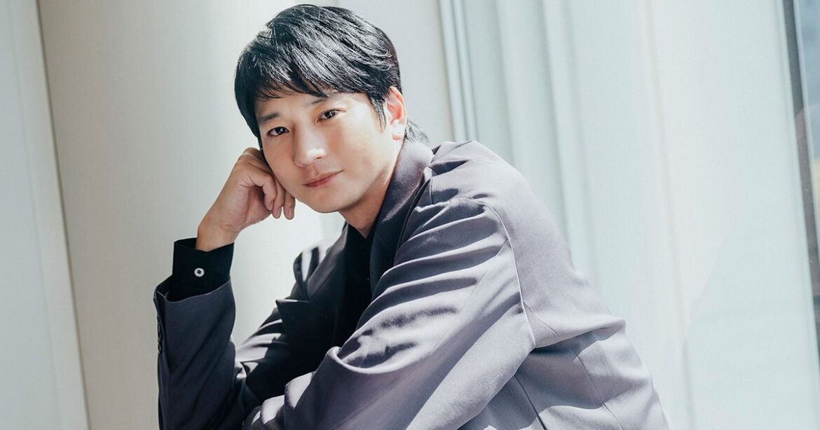 「パリピ孔明 THE MOVIE」向井理さんインタビュー　なぜ日本語？ どうして自分？ この作品はすべて超越している！