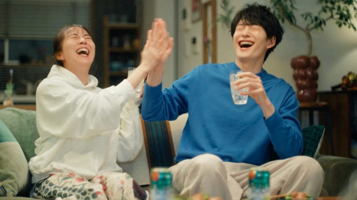 岡田将生＆比嘉愛未、5年ぶり共演！良きパートナーは乾杯の一息もハモる／キリンビール 杜の香ジンソーダ CM＋インタビュー＋メイキング