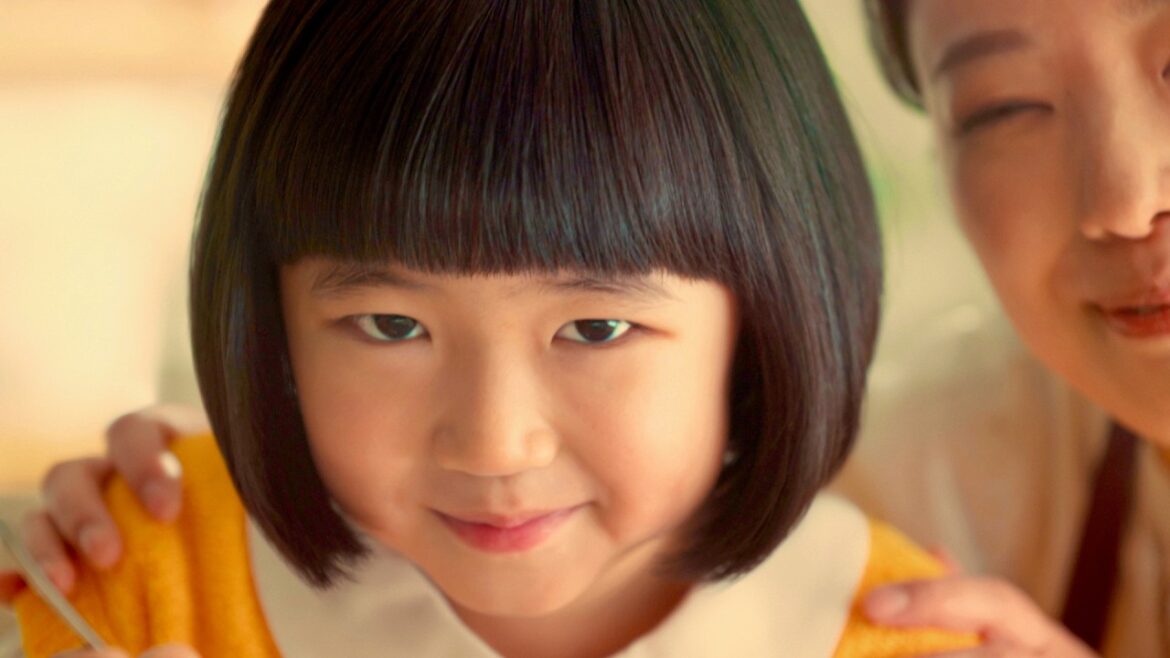 天才子役・永尾柚乃、将来は監督志望だけに演出プランも提案！不敵な笑み／シャウエッセン・バーモントカレーコラボ動画＋メイキング＋インタビュー