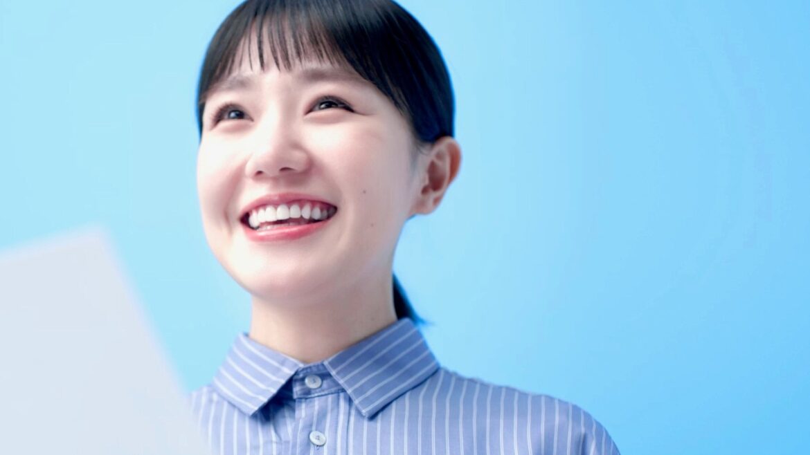 奈緒、自分で書いたのかな？と思うくらい綺麗な文字に／KUMON CM＋インタビュー＋メイキング