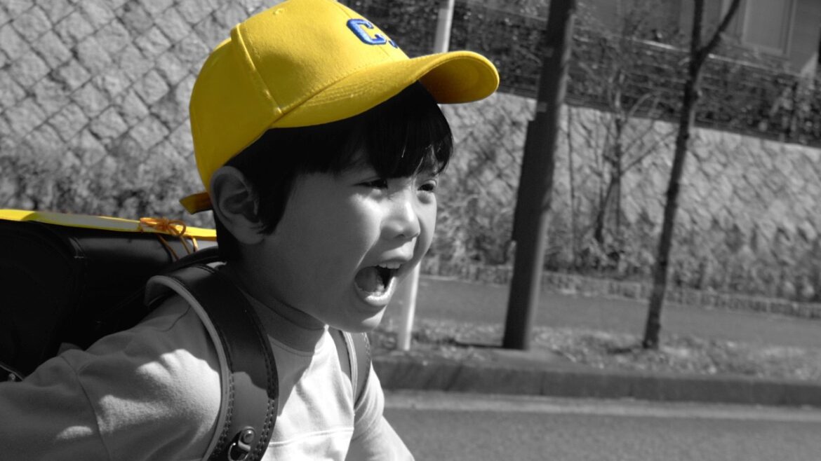 歩行中の交通事故死傷者、最も多いのは7歳！子どもを守るために大人ができること／岡山トヨペットPR動画