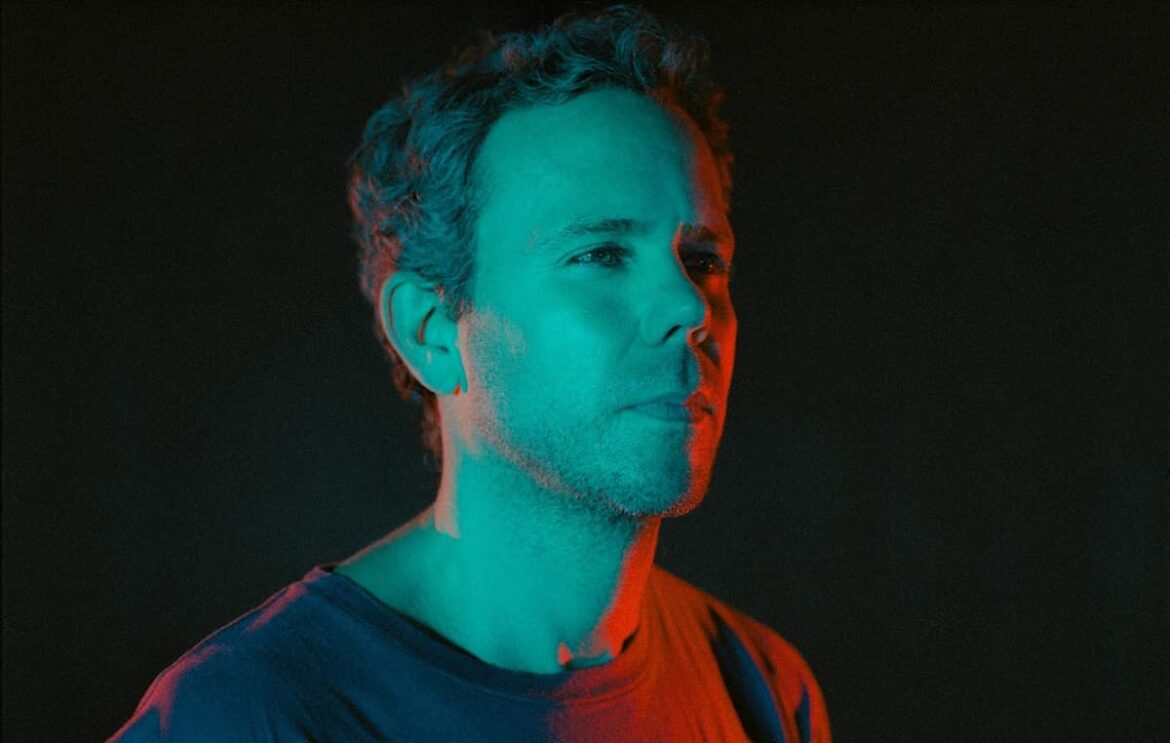 M83、映画のサウンドトラックより“A Necessary Escape (Part 2)”の音源が公開 M83、映画のサウンドトラックより“A Necessary Escape (Part 2)”の音源が公開