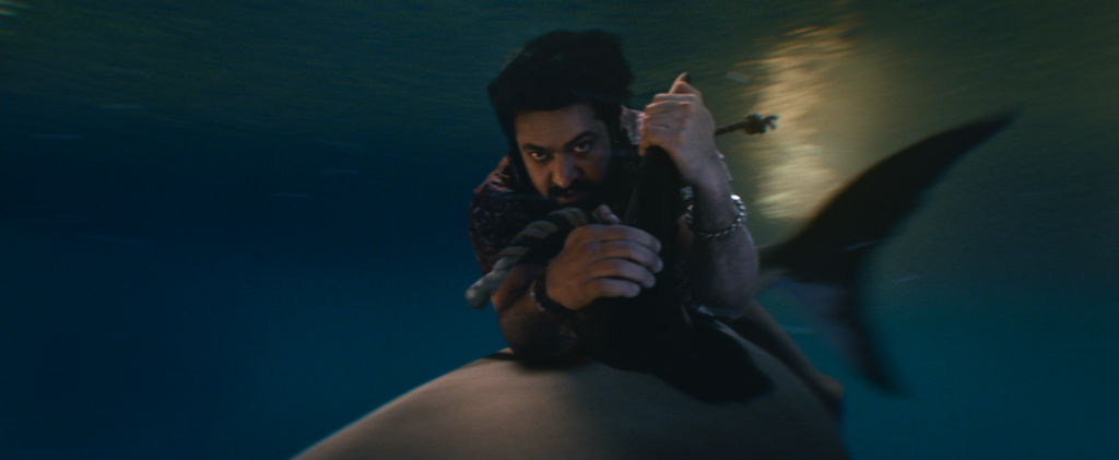 『デーヴァラ』NTR Jr.主演の新作インド映画が本日から日本公開 – 電ファミニコゲーマー 『デーヴァラ』NTR Jr.主演の新作インド映画が本日から日本公開_001