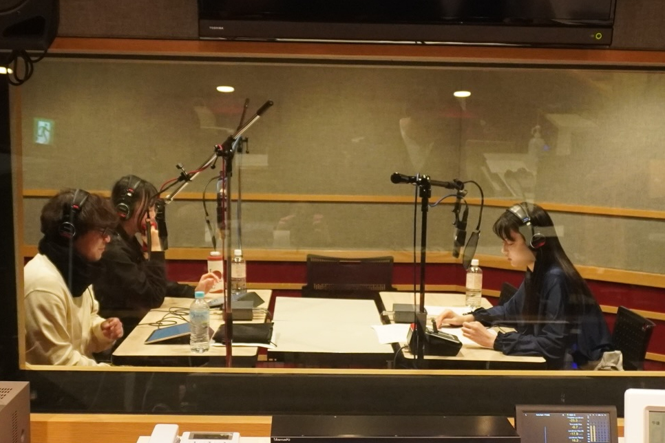 ドン底に落ちた“元セレブ夫婦”に、奇跡は起こるか? 名作古典を現代アレンジしたラジオドラマ放送中 | J-WAVE NEWS ドン底に落ちた“元セレブ夫婦”に、奇跡は起こるか? 名作古典を現代アレンジしたラジオドラマ放送中 | J-WAVE NEWS