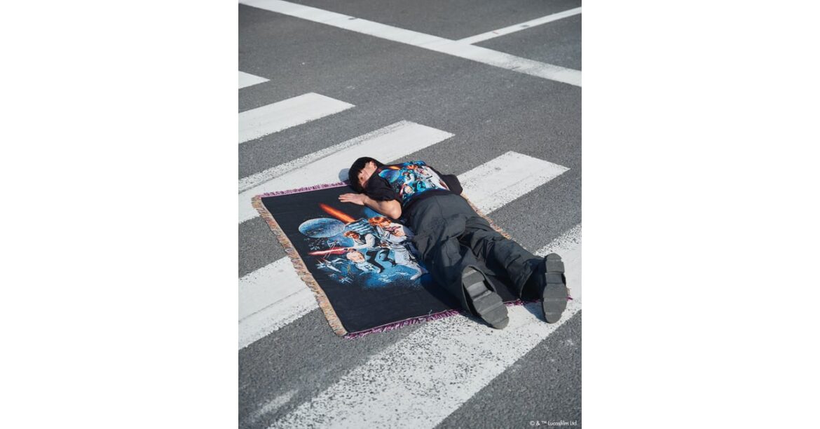 フラグスタフがスター・ウォーズをフィーチャーしたアイテム発売 Tシャツやラグなど10型 - fashionsnap.com