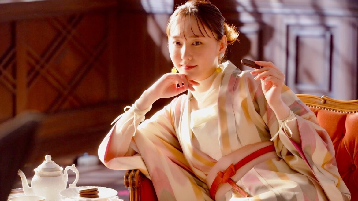 新垣結衣、大人の色香…まどろむ着物姿が美しく完璧な姿／明治 生のとき CM＋メイキング＋インタビュー