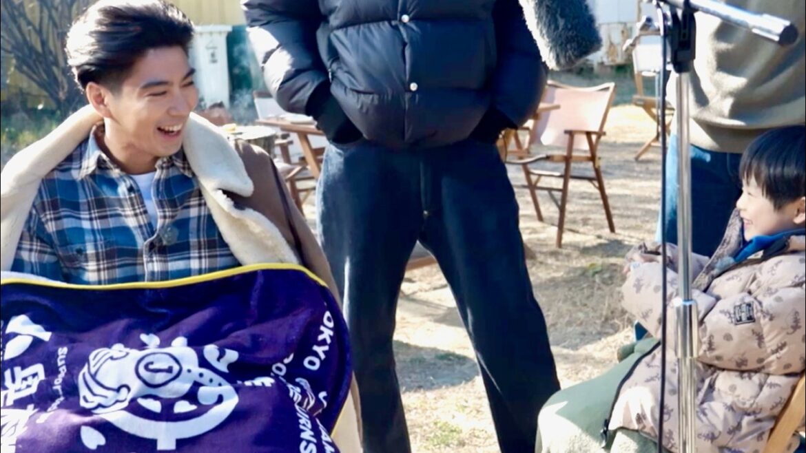 賀来賢人、パパ顔は別人のよう!?子役とのナチュラルな会話／亀田製菓 ハッピーターン CM＋インタビュー＋メイキング