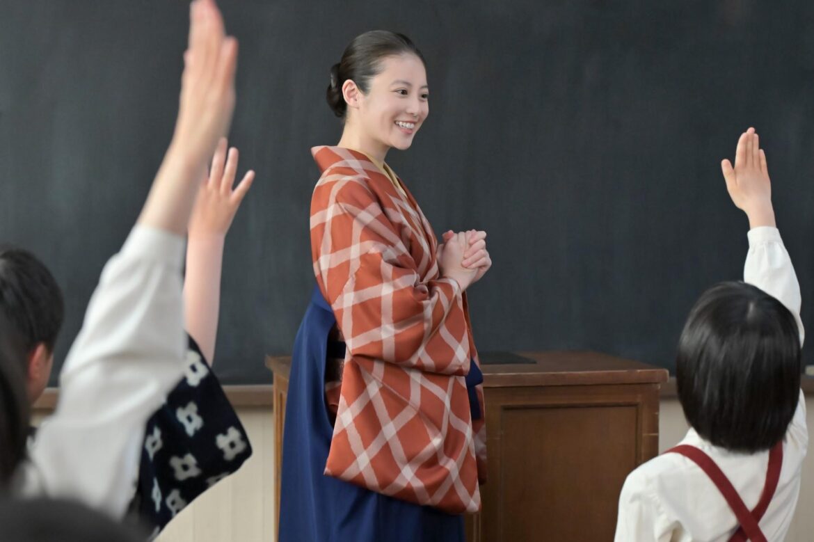 ＜来週のあんぱん＞第8週「めぐりあい わかれゆく」 のぶは生徒たちに“愛国の心”を “キツイ言葉”をぶつけられる嵩 - Yahoo!ニュース