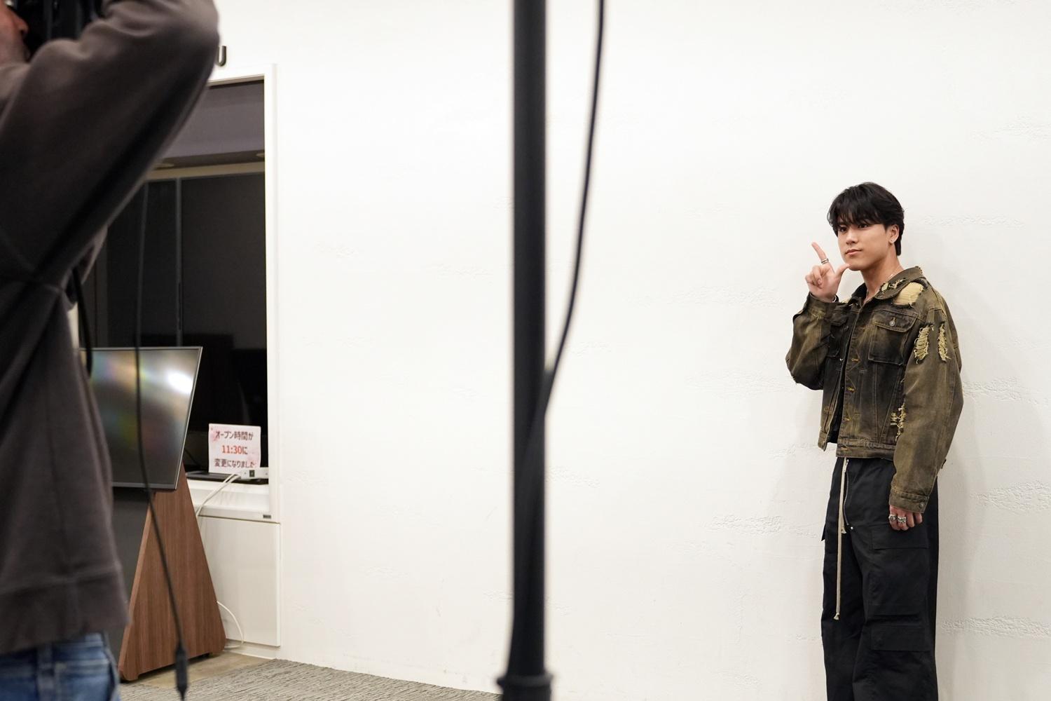 メンバーがセレクトした写真は？「ヴィクトリーグ！」番組グッズ制作の裏側公開