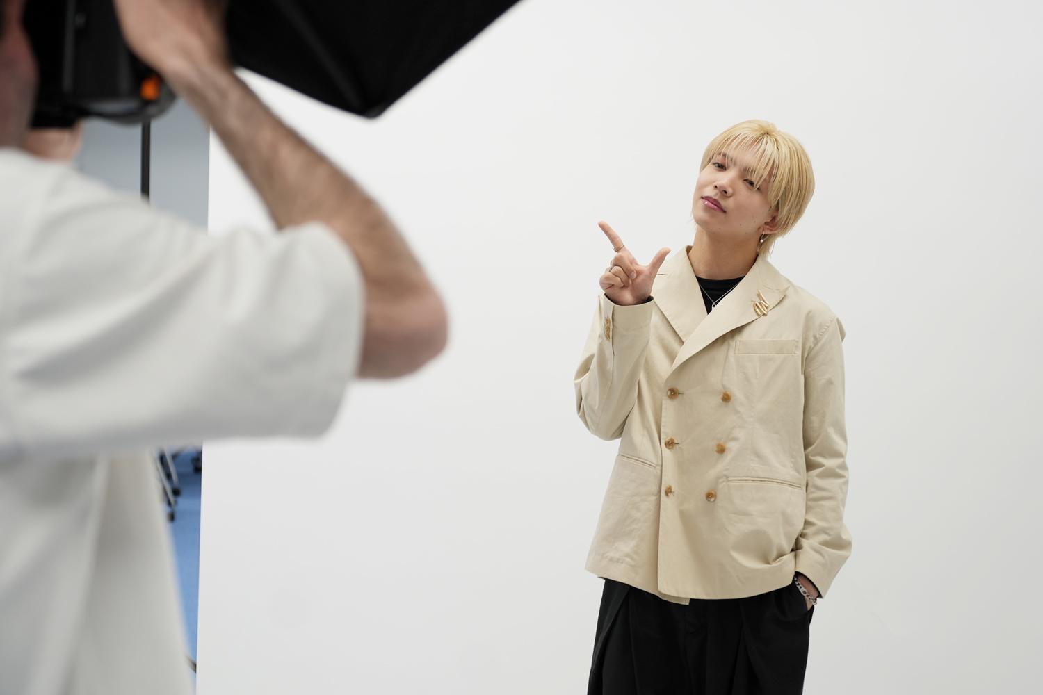 メンバーがセレクトした写真は？「ヴィクトリーグ！」番組グッズ制作の裏側公開