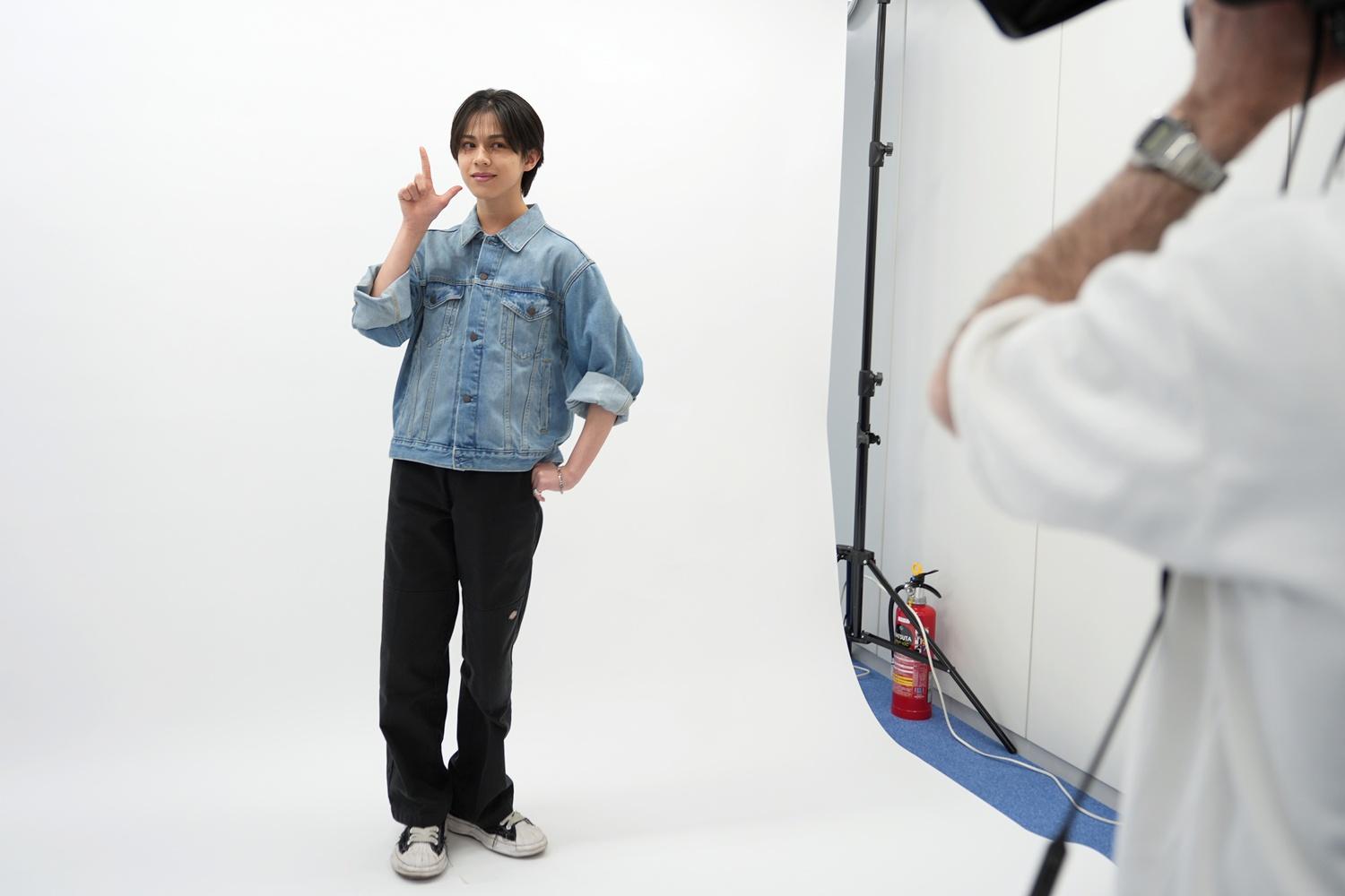 メンバーがセレクトした写真は？「ヴィクトリーグ！」番組グッズ制作の裏側公開