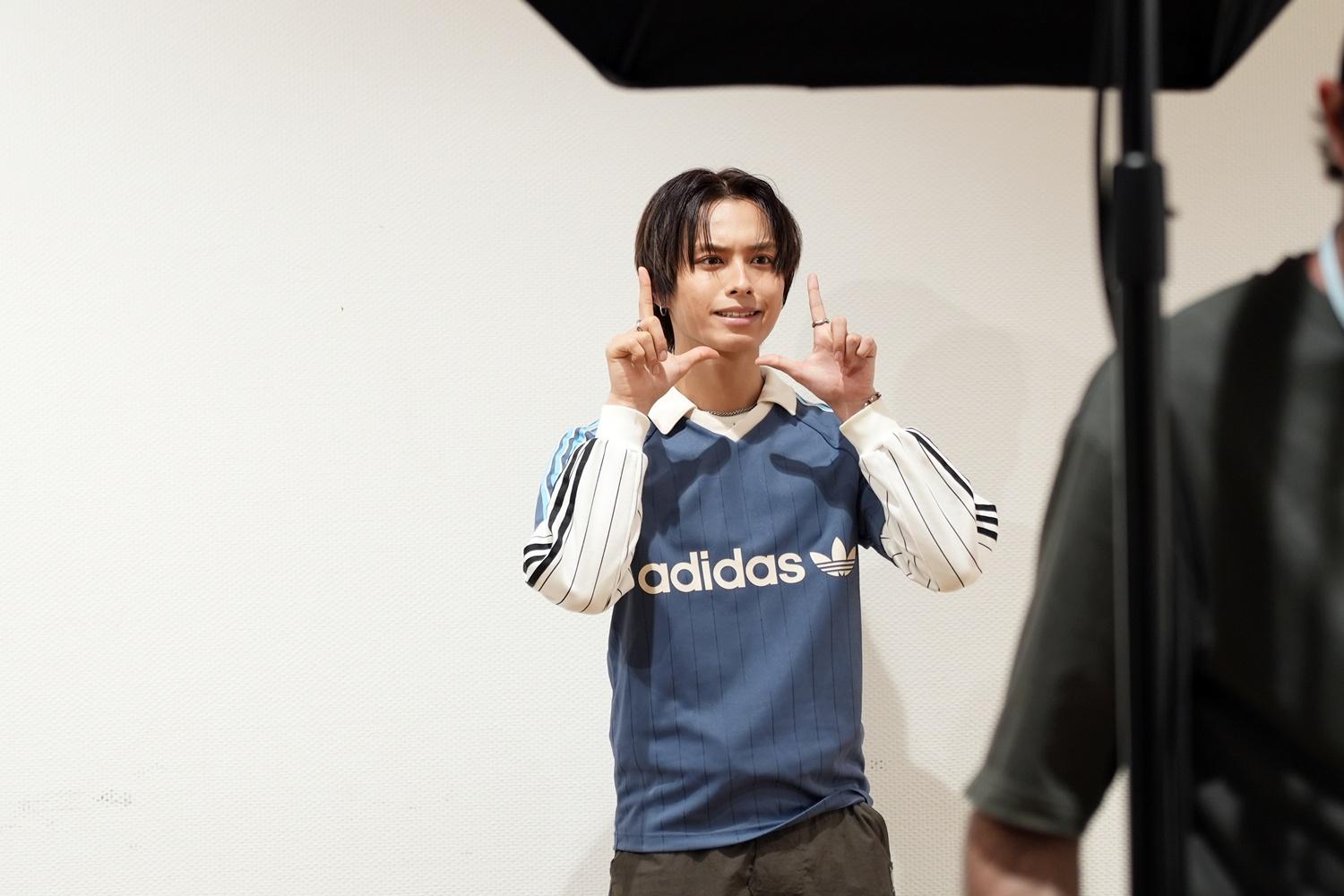 メンバーがセレクトした写真は？「ヴィクトリーグ！」番組グッズ制作の裏側公開