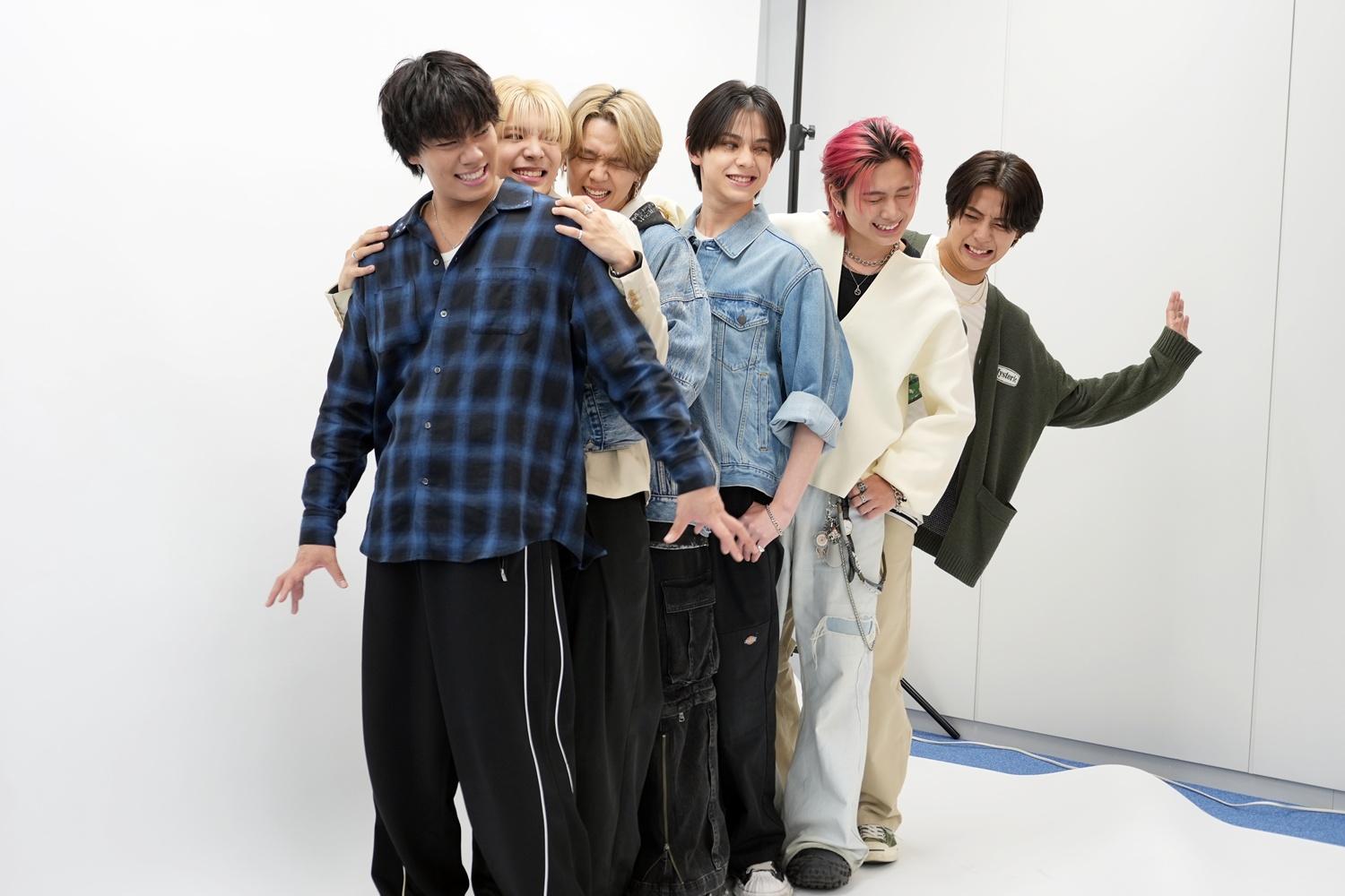 メンバーがセレクトした写真は？「ヴィクトリーグ！」番組グッズ制作の裏側公開