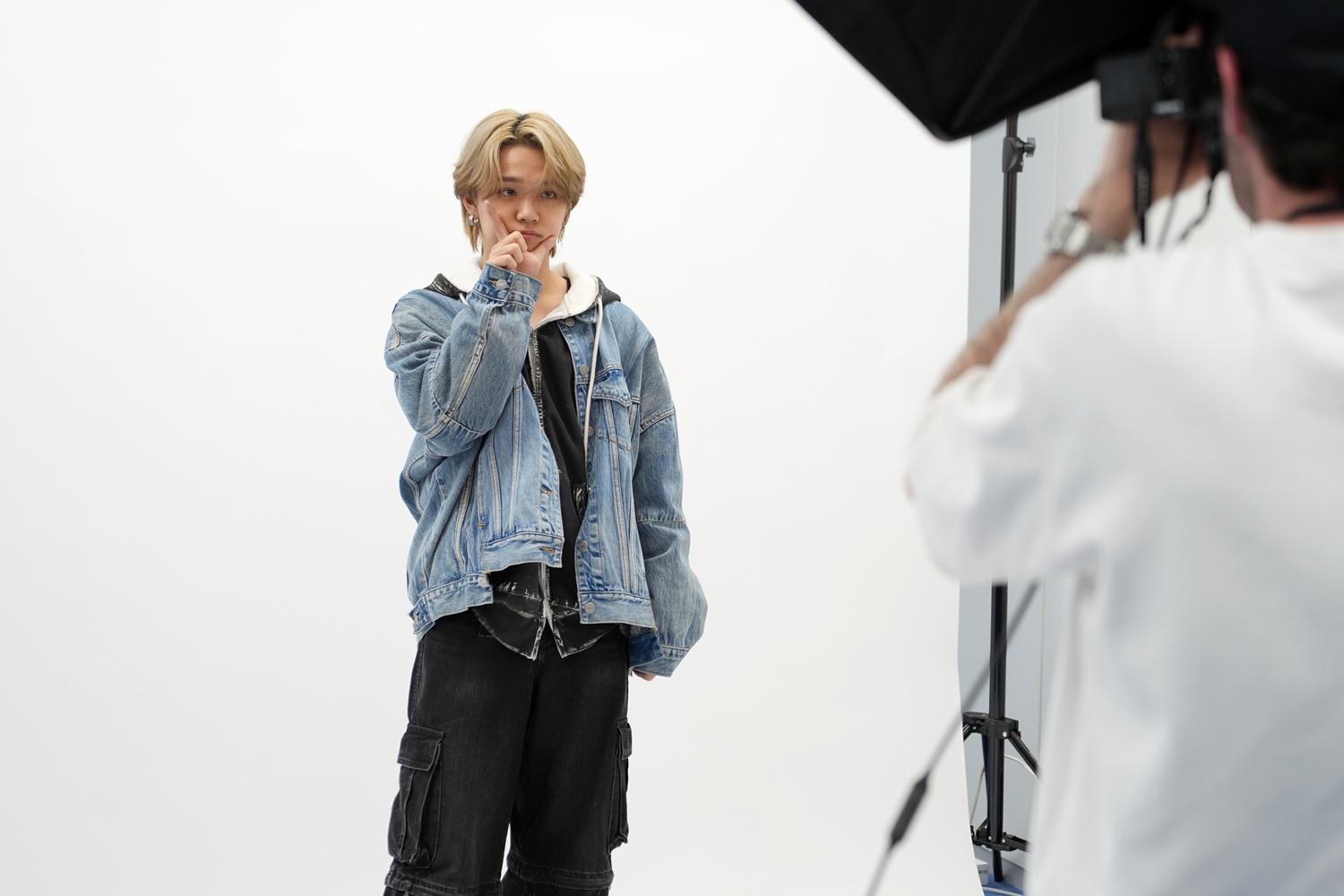 メンバーがセレクトした写真は？「ヴィクトリーグ！」番組グッズ制作の裏側公開