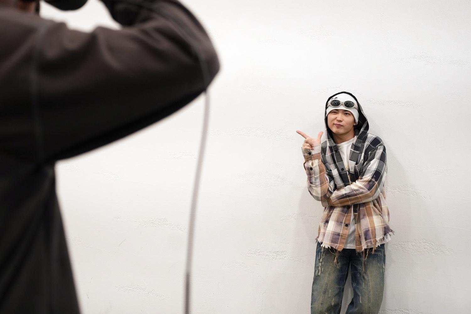 メンバーがセレクトした写真は？「ヴィクトリーグ！」番組グッズ制作の裏側公開