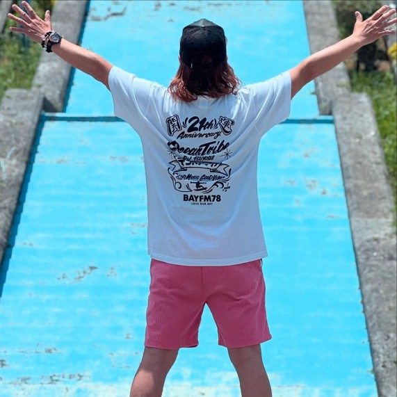 まもなくです 6月1日 発売 BAYFM Ocean Tribe  21周年記念 限定Tシャツ BAYFMのホームページ セブンエイトストアから販売 数量限定だから 絶対 ️発売日にゲットしちゃってね  電波 友達 よろしくね   @bayfm_official @buddiesjapan (3)