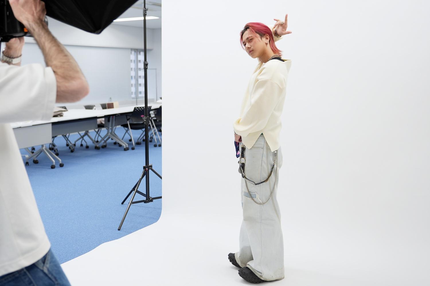 メンバーがセレクトした写真は？「ヴィクトリーグ！」番組グッズ制作の裏側公開