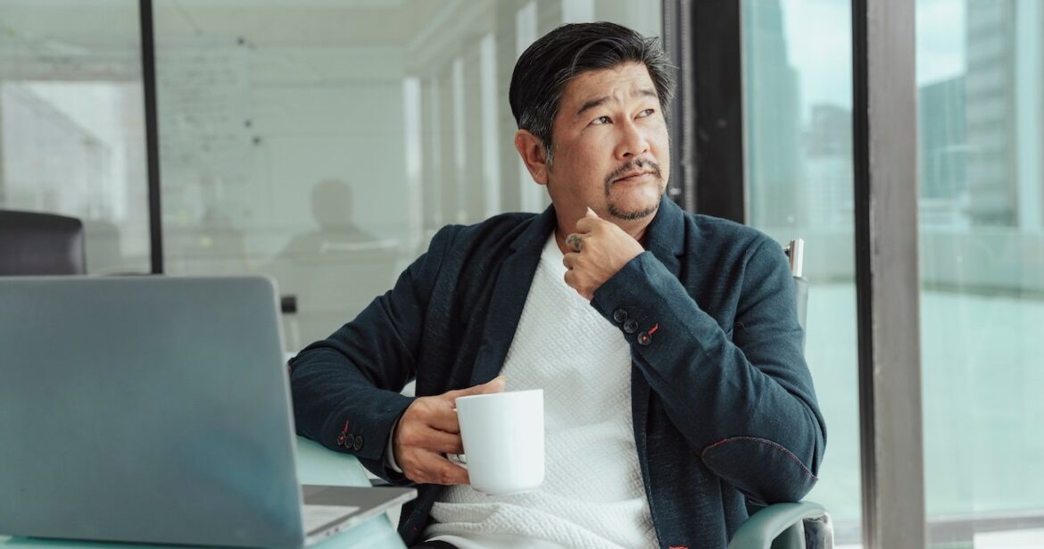 指示を出しても動かない「ベテラン社員」たち…。悩めるリーダーを救った「1冊の本」とは？ | ベンチャーの作法 | ダイヤモンド・オンライン