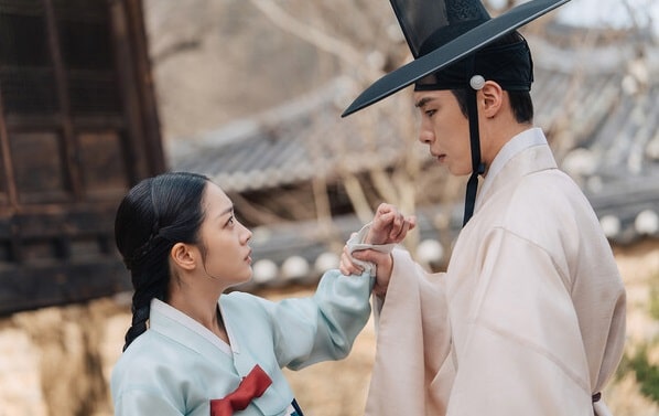 チョ・ボアとイ・ジェウクは、『呑金/タングム』で主演を務めた(画像出典:Netflix Korea)