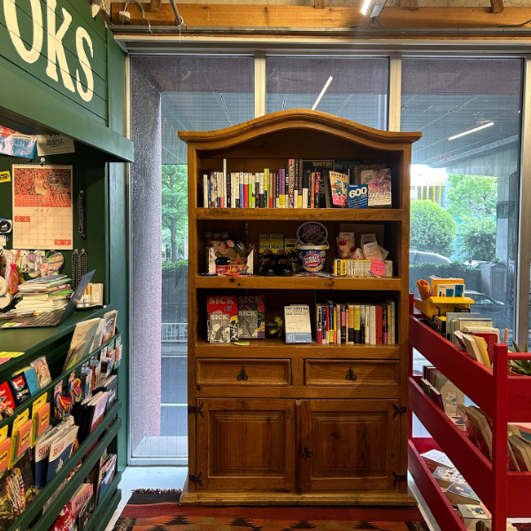 東京・幡ヶ谷にある「OH！MY BOOKS」の店内